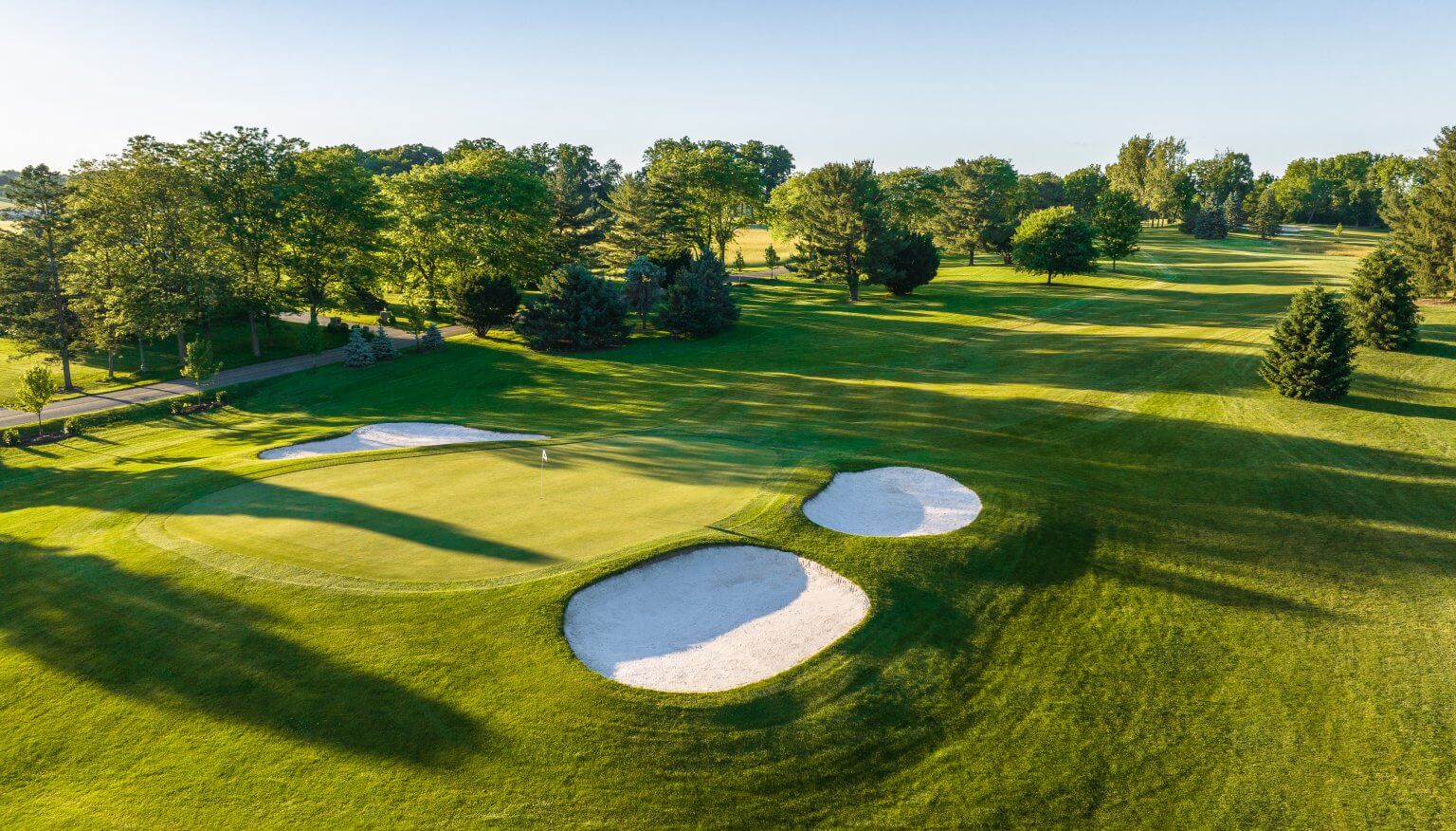 The challenging multi-level greens